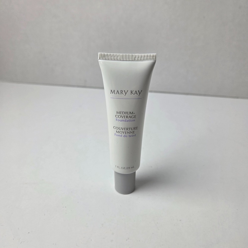 Mary Kay Medium Coverage Foundation 1 fl. oz. Ivory 204 Gray Cap 355300 - NOS